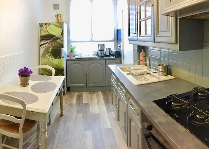 ! A découvrir ! NATURALBNB - Chambres d'hôtes zen au calme - Top confort et reposant - PARKING GRATUIT SECURISE - Garage vélos et motos - OFFERT COPIEUX PETIT DEJEUNER fait maison sucré-salé, local et bio - Accueil et convivialité garantis !